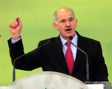 Για περίεργες σχέσεις κυβέρνησης-κουκουλοφόρων κάνει λόγο ο πρόεδρος του ΠΑΣΟΚ