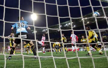 Νίκη με «ρεζέρβες» για Ολυμπιακό, συνεχίζουν το «κυνηγητό» Παναθηναϊκός και ΑΕΚ