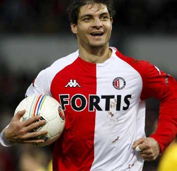 Σκόραρε εις διπλούν ο Χαριστέας όμως η Φέγενορντ έμεινε στην ισοπαλία