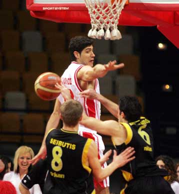 Περίπατος του Ολυμπιακού, παρέμεινε στην τετράδα ο ΠΑΟΚ