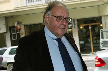 Επίθεση Πάγκαλου κατά των σεναρίων διαδοχής στο ΠΑΣΟΚ