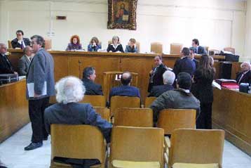 Οριακά πάνω από τη βάση βαθμολογούν τη Δικαιοσύνη οι δικηγόροι