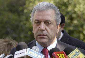 Προχωρούν οι προσλήψεις 6.000 νοσηλευτών, διαβεβαιώνει ο Δ.Αβραμόπουλος