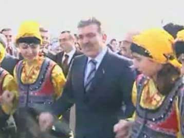 Πρόσκληση Π.Ψωμιάδη προς Αμπ.Γκιουλ σε ποντιακό χορό