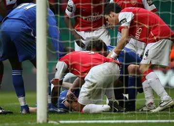 Ο Τέρι δεν θυμάται τον τραυματισμό του αλλά Τσέλσι και Αρσεναλ δεν ξεχνούν τις κάρτες