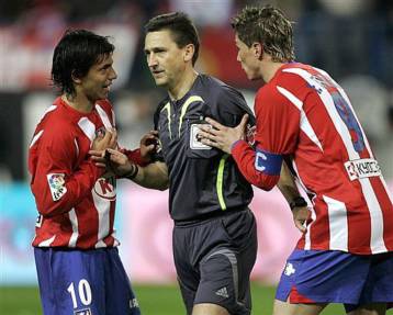 Ο διαιτητής του ντέρμπι της Μαδρίτης παραδέχθηκε ότι αδίκησε την Ατλέτικο