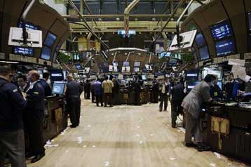 Σε υψηλό εξαετίας οι ευρωπαϊκές αγορές, πτώση στη Γουόλ Στριτ