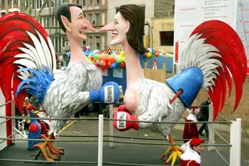 Μάχη στήθος με στήθος δίνουν Ρουαγιάλ-Σαρκοζί, σύμφωνα με νέες δημοσκοπήσεις