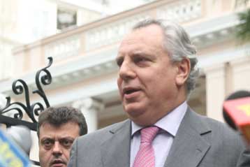 Νομοσχέδιο ενάντια στο «φακελάκι» στον ιδιωτικό τομέα παρουσίασε ο Αν.Παπαληγούρας