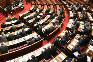 Δεν αποκλείει αλλαγές στο νόμο-πλαίσιο για τα ΑΕΙ η κυβέρνηση