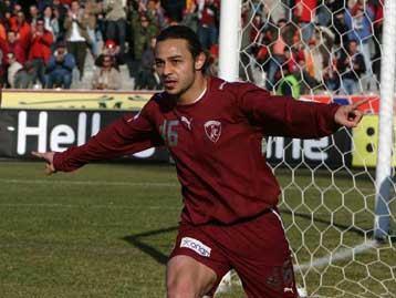 Επαφές της ΑΕΚ με τον Αλωνεύτη αποκάλυψε ο Κ.Μπότος – «Πυρ και μανία» στη Λάρισα