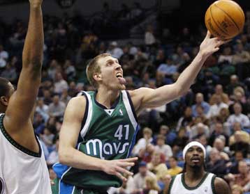 Την 13η σερί νίκη τους πέτυχαν οι Μάβερικς του Νοβίτσκι