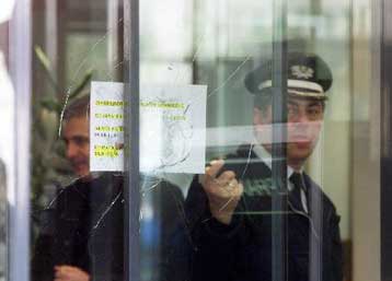 Ληστεία υπό την απειλή μολότοφ στο κέντρο της Αθήνας