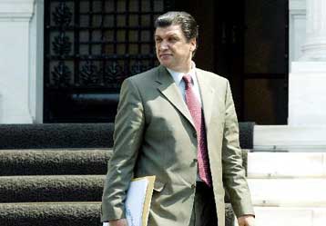 «Να τελειώνουμε με τη βία» ζήτησε ο πρωθυπουργός από τον Γιώργο Ορφανό