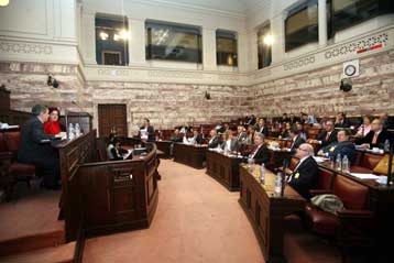 Διχασμένη ενώπιον της Βουλής για το νόμο – πλαίσιο η εκπαιδευτική κοινότητα