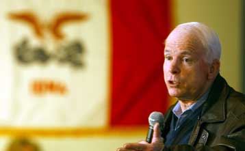 Την υποψηφιότητά του για το Λευκό Οίκο ανακοίνωσε ο Ρεπουμπλικάνος Τζον Μακέιν