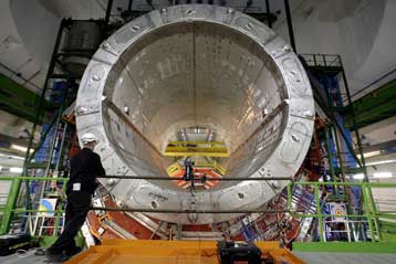 Ένα βήμα πιο κοντά ο μεγαλύτερος επιταχυντής σωματιδίων στο CERN