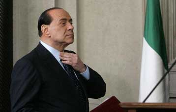 Ο Πρόντι επιβίωσε, όμως την αποστολή στο Αφγανιστάν θα …σώσει ο Μπερλουσκόνι