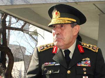 «Αδειασμα» του Ερντογάν από τους στρατηγούς στο χειρισμό του Κουρδικού