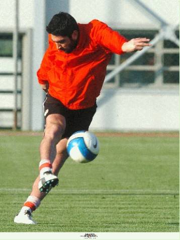 Εξακολουθεί να πονάει ο Κωνσταντίνου, ανοιχτό το ενδεχόμενο εγχείρησης