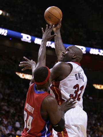 «Shaq-attack» κόντρα στο Ντιτρόιτ και σημαντική νίκη 85-82 για τους Χιτ