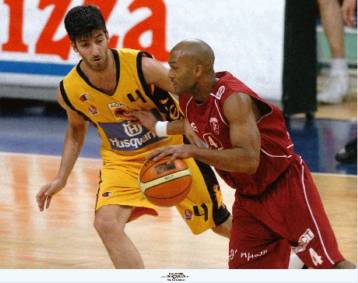 Ο Λι χτύπησε στην εκπνοή άρπαξε το ροζ φύλλο από τον Απόλλωνα και το έδωσε στην ΑΕΛ