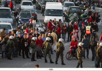 Αποδοκιμασίες για τους παίκτες του Ολυμπιακού και ρίψη αντικειμένων στο «Καραϊσκάκη»