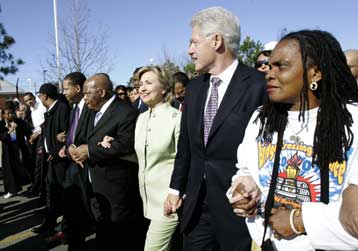 Κοινή εμφάνιση Χίλαρι Κλίντον – Μπάρακ Ομπάμα με στόχο την ψήφο των μαύρων