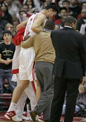 Επιστρέφει στην αγωνιστική δράση ο Γιάο Μινγκ