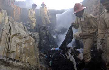 Τουλάχιστον 21 νεκροί από πυρκαγιά σε λιμάνι του Μπανγκλαντές