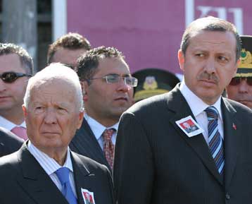 Για «πολιτειακό σύστημα» στη διοίκηση της Τουρκίας μίλησε και ο Κενάν Εβρέν