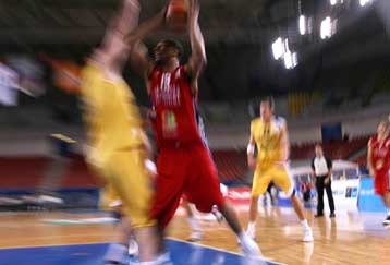 Ο Πανιώνιος ηττήθηκε στην Ισπανία, νίκες για Εστουντιάντες, Μπολόνια και Αζοβμας