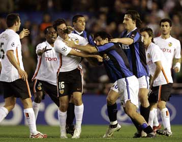 Χωρίς γκολ αλλά με πολύ… ξύλο η Βαλένθια πήρε το εισιτήριο εις βάρος της Ίντερ