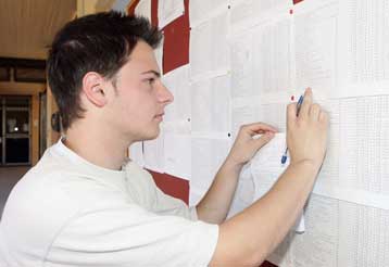 Λιγότεροι φοιτητές στα μεγάλα ΑΕΙ του κέντρου, αύξηση των θέσεων στην Περιφέρεια