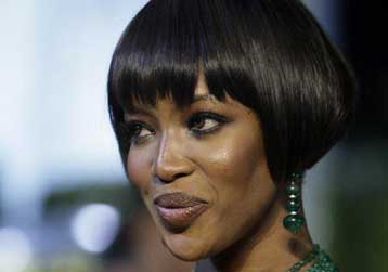 Σε ρόλο καθαρίστριας η Ναόμι Κάμπελ με απόφαση δικαστηρίου