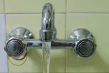 Αναγνωρίζει λάθος σε «φουσκωμένους» λογαριασμούς η ΕΥΔΑΠ