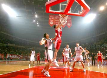 Δύσκολη νίκη για τον Ολυμπιακό, στην Πόλη ο Παναθηναϊκός και στην Μόσχα ο Αρης