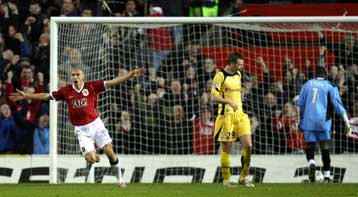 Ο Λάρσον έδωσε την πρόκριση στην Μάντσεστερ Γιουνάιτεντ και την αποχαιρέτησε