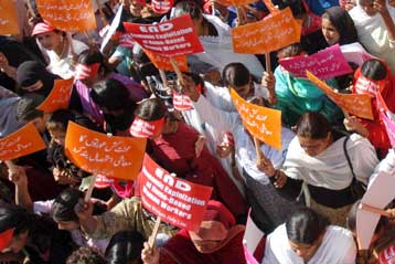 Διαδηλώσεις κατά της βίας εις βάρος των γυναικών στον εορτασμό της 8ης Μαρτίου