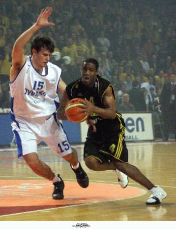 Aντίο Euroleague είπε ο Αρης χάνοντας στην Μόσχα με 71-69 από την Ντιναμό