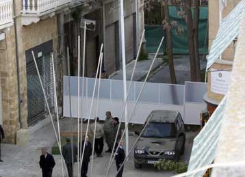 Την κατεδάφιση του οδοφράγματος στην οδό Λήδρας αποφάσισε η κυπριακή κυβέρνηση