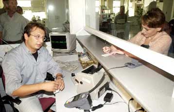 Στα 651 ευρώ ο κατώτατος μισθός στο Δημόσιο το 2007