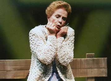 Πρεμιέρα για τη «Μάνα Κουράγιο», από το Εθνικό Θέατρο