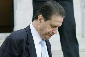 Κάλυψη από τον πρωθυπουργό στον Β.Πολύδωρα μετά τα επεισόδια του Συντάγματος