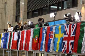 Πώς σχολιάζουν κόμματα και Greenpeace τις αποφάσεις των «27» για την κλιματική αλλαγή