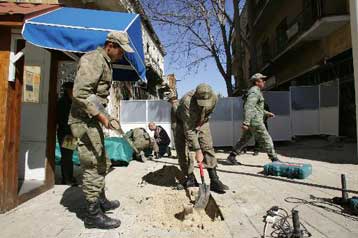 Μήνυμα συνεργασίας προς τους Τουρκοκυπρίους η κατεδάφιση του τείχους της οδού Λήδρας