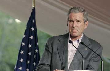 Σύντομη «επανόρθωση» για τις παράνομες έρευνες του FBI υπόσχεται ο Μπους