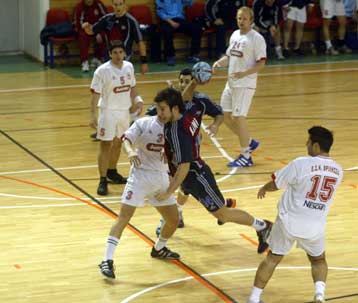 Με νίκη επί της ΑΕΚ ο Φίλιππος «έπιασε» την κορυφή