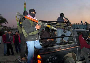 Ένας νεκρός και τέσσερις τραυματίες σε συγκρούσεις ανάμεσα στη Φατάχ και τη Χαμάς