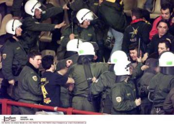 Αναβίωσε η κόντρα Παγκρατίου-Περιστερίου, θλιβερά επεισόδια στο Μετς